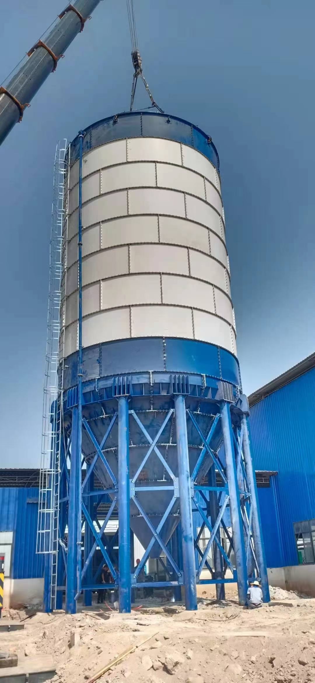 Bolted cement silo site installation