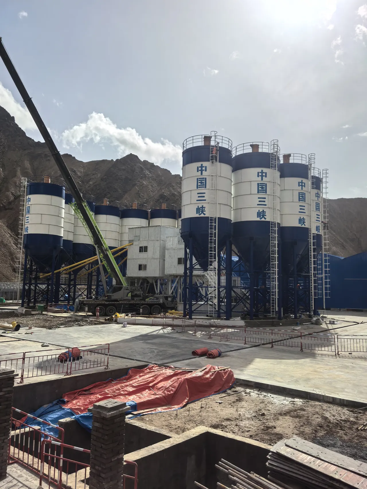 Multiple bolted silos during installation